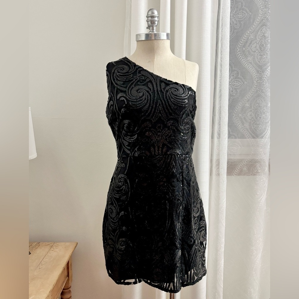 Lulu's Black One-Shoulder Sequin Cocktail Dress